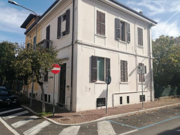 casa indipendente in vendita a Pesaro in zona Mare