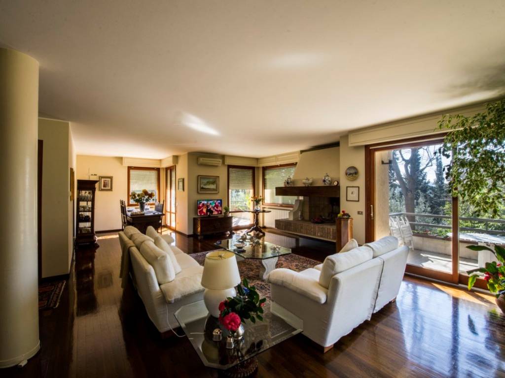 casa indipendente in vendita a Pesaro in zona Trebbiantico