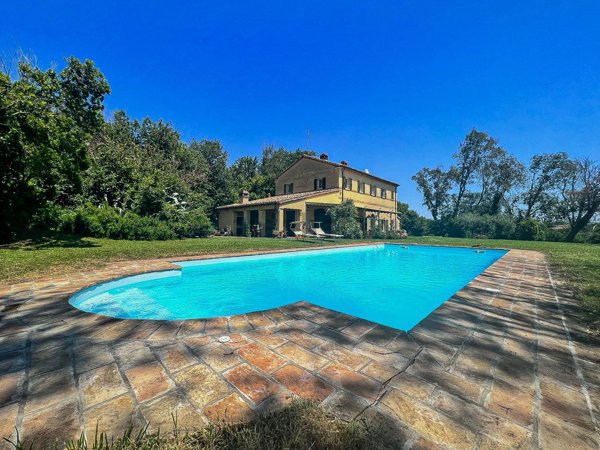 casa indipendente in vendita a Pesaro in zona Mare