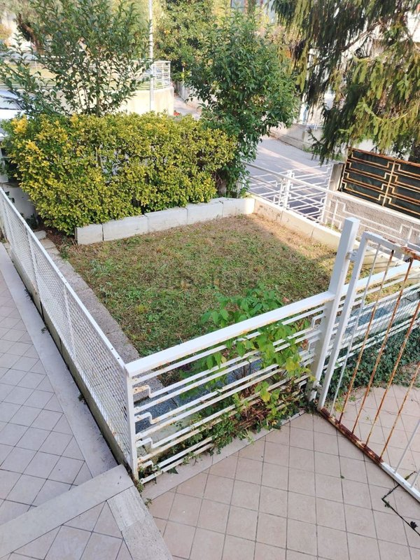 appartamento in vendita a Pesaro in zona Trebbiantico