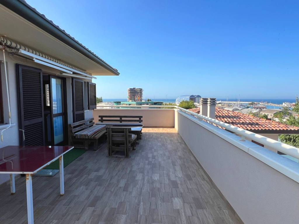 appartamento in vendita a Pesaro in zona Mare