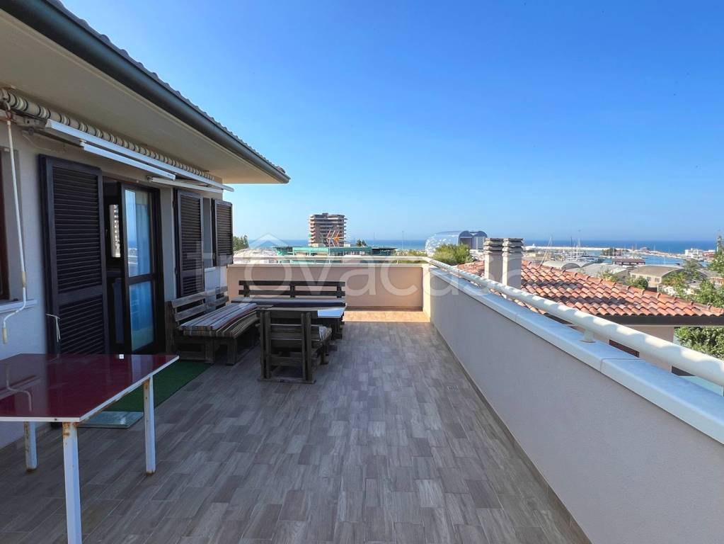 appartamento in vendita a Pesaro in zona Baia Flaminia