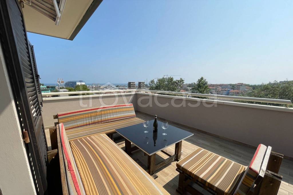 appartamento in vendita a Pesaro in zona Mare