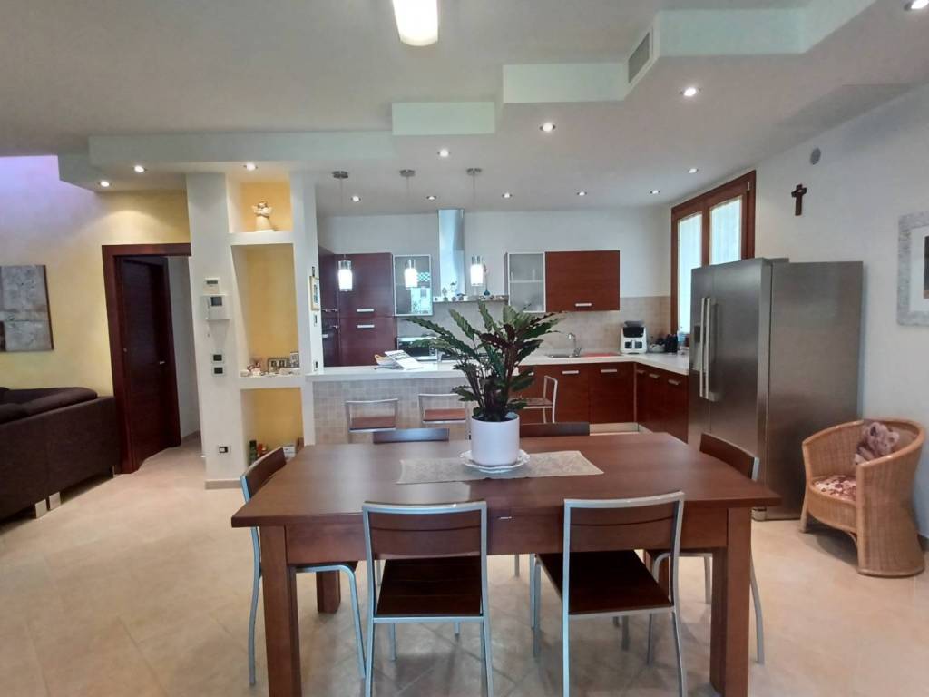 casa indipendente in vendita a Pesaro in zona Pantano