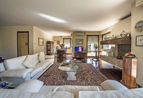 casa indipendente in vendita a Pesaro