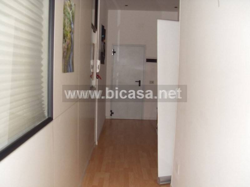 ufficio in vendita a Pesaro in zona Cattabrighe