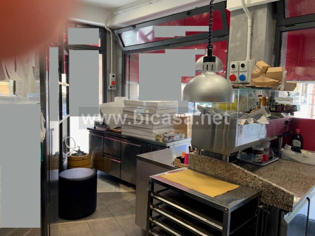 negozio in vendita a Pesaro in zona Santa Veneranda