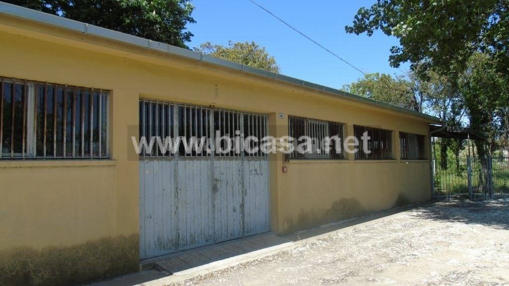 locale commerciale in vendita a Pesaro in zona Tre Ponti