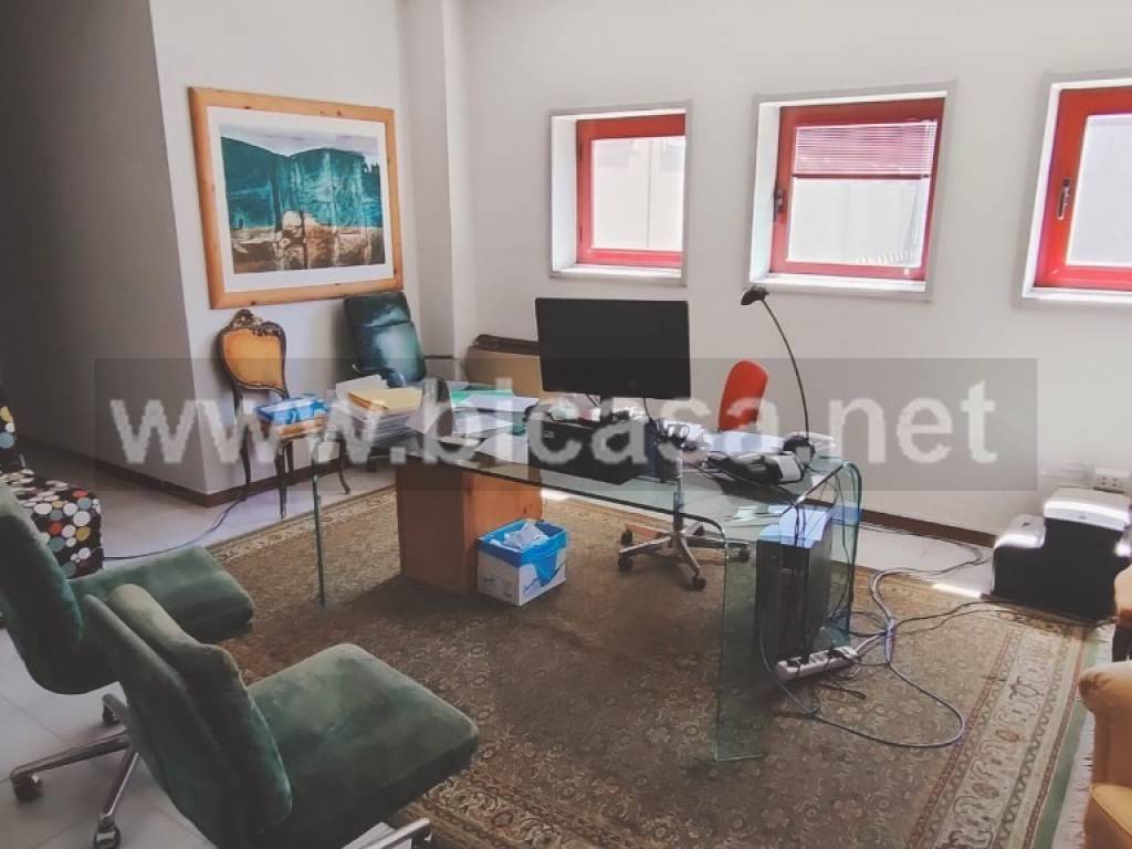 ufficio in vendita a Pesaro in zona Pantano