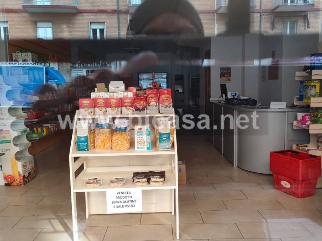 negozio in vendita a Pesaro in zona Pantano