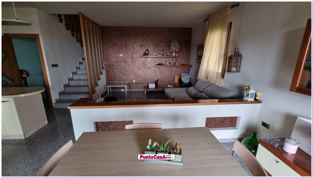 casa indipendente in vendita a Pesaro in zona Candelara