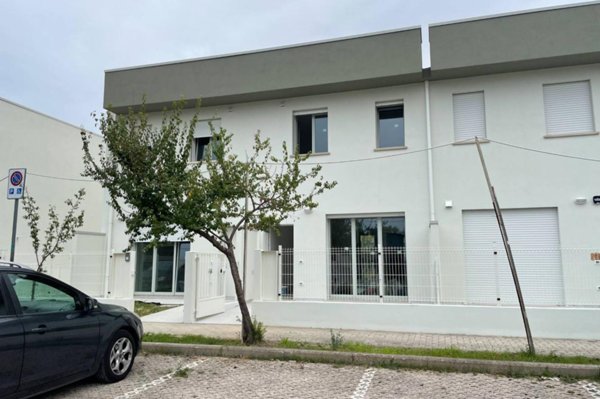 casa indipendente in vendita a Pesaro in zona Centro Città