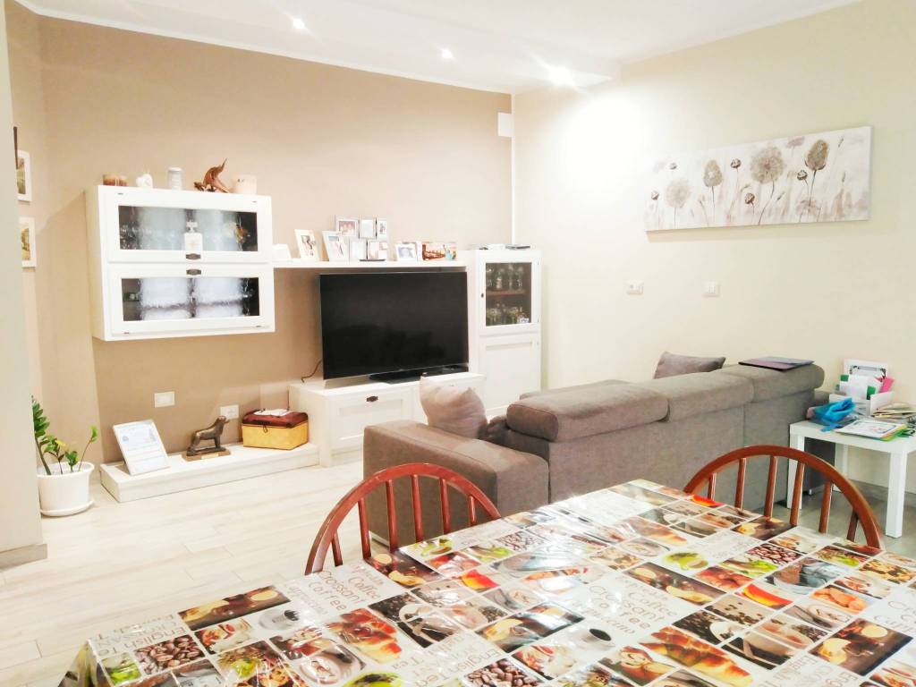 casa indipendente in vendita a Pesaro in zona Cattabrighe