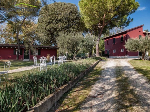 casa indipendente in vendita a Pesaro in zona Castel di Mezzo