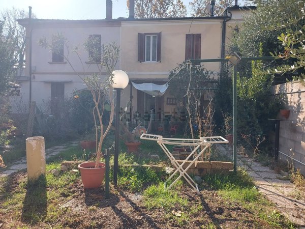casa indipendente in vendita a Pesaro in zona Pantano