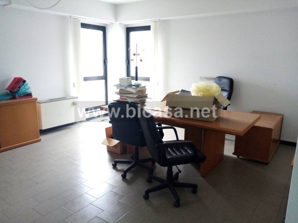 ufficio in vendita a Pesaro in zona Tre Ponti