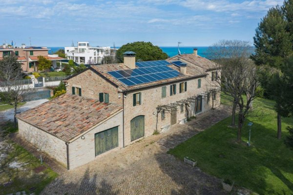 casa indipendente in vendita a Pesaro in zona Centro Città