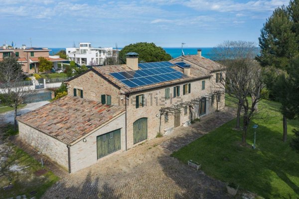 casa indipendente in vendita a Pesaro in zona Centro Città