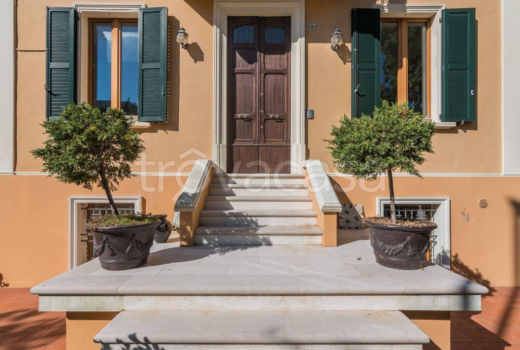 casa indipendente in vendita a Pesaro in zona Mare