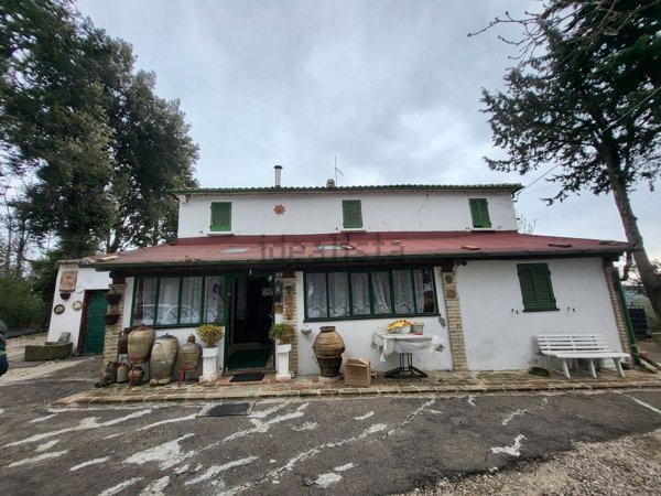 casa indipendente in vendita a Pesaro in zona Monteciccardo