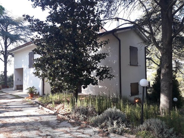 casa indipendente in vendita a Pesaro in zona Trebbiantico