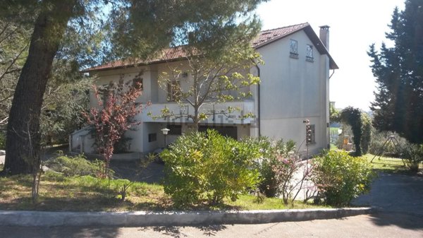 casa indipendente in vendita a Pesaro
