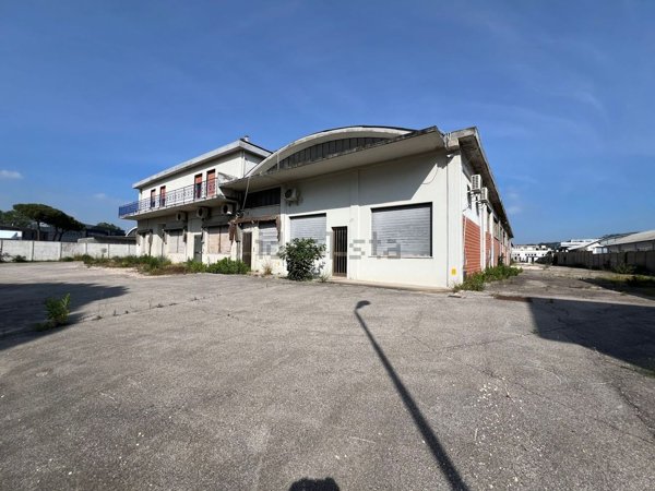 capannone in vendita a Pesaro in zona Centro Città