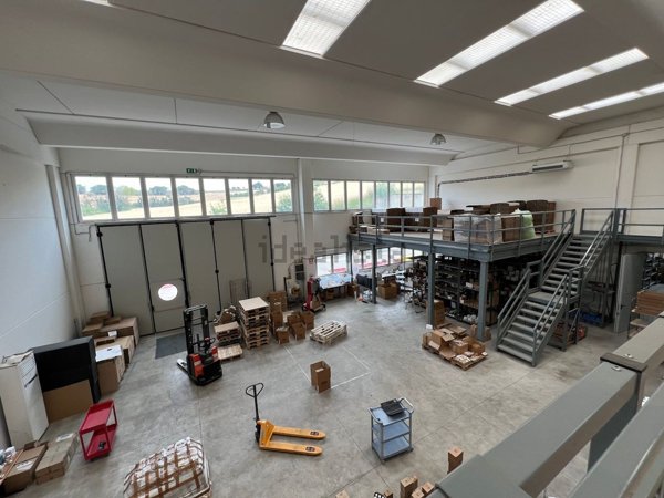 capannone in vendita a Pesaro