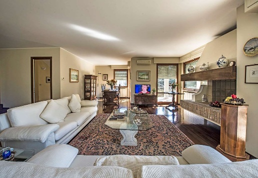 casa indipendente in vendita a Pesaro