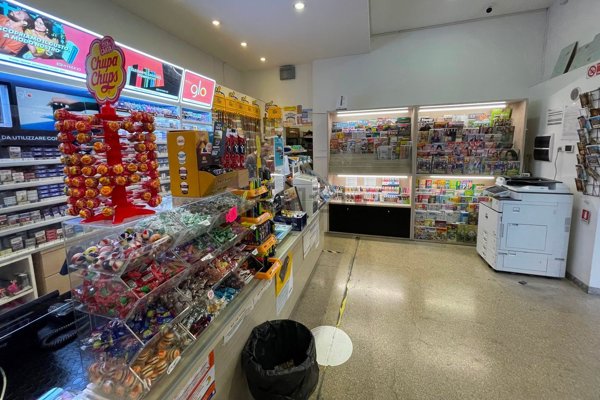 negozio in vendita a Pesaro in zona Centro Città