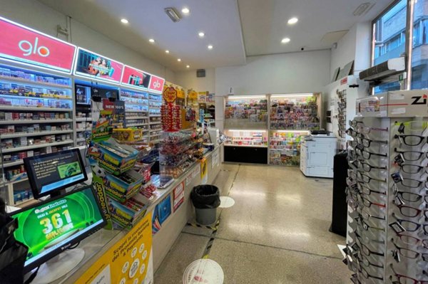 negozio in vendita a Pesaro in zona Centro Città