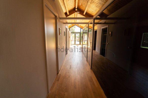 locale commerciale in vendita a Pesaro