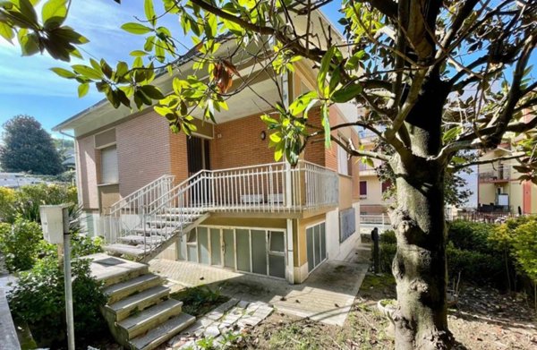 casa indipendente in vendita a Pesaro in zona Loreto