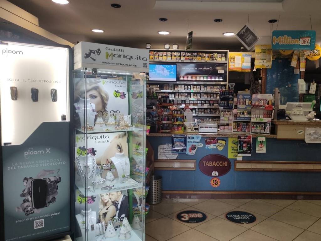 negozio in vendita a Pesaro in zona Loreto