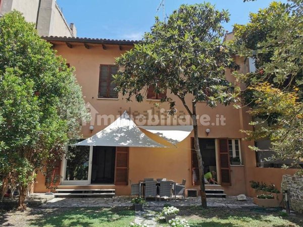 casa indipendente in vendita a Pesaro in zona Centro Città