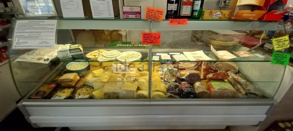 negozio in vendita a Pesaro in zona Mare