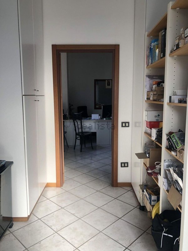 ufficio in vendita a Pesaro in zona Pantano