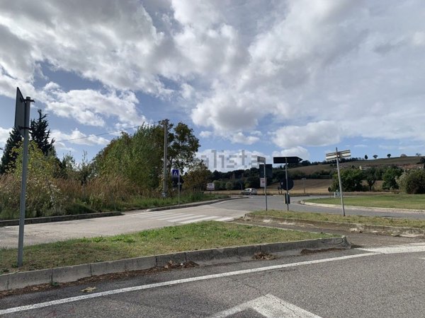terreno edificabile in vendita a Pesaro