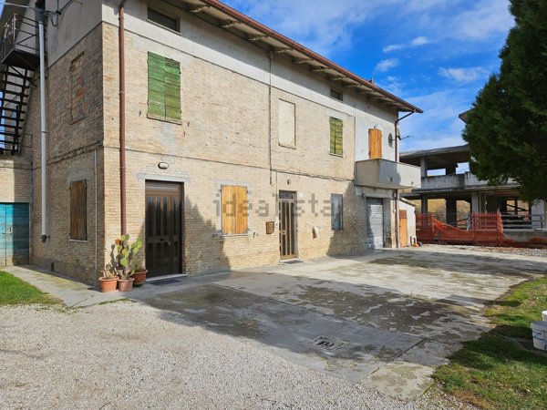 casa indipendente in vendita a Pesaro