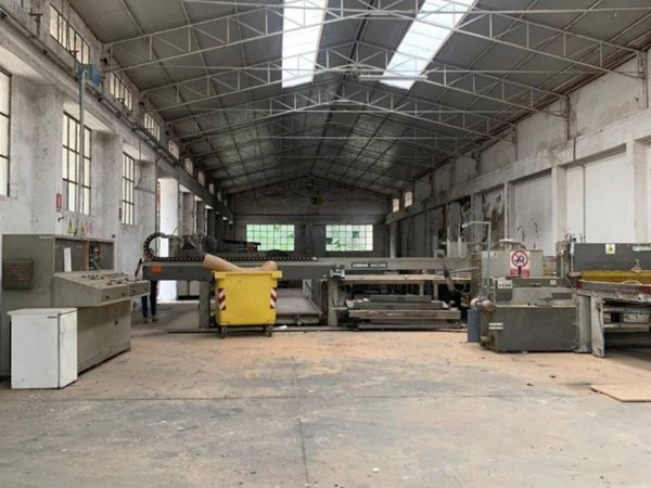 locale commerciale in vendita a Pesaro in zona Cattabrighe