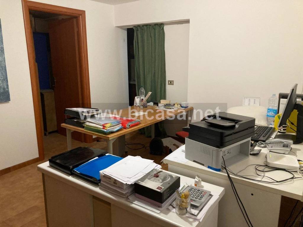 locale commerciale in vendita a Pesaro in zona Vismara