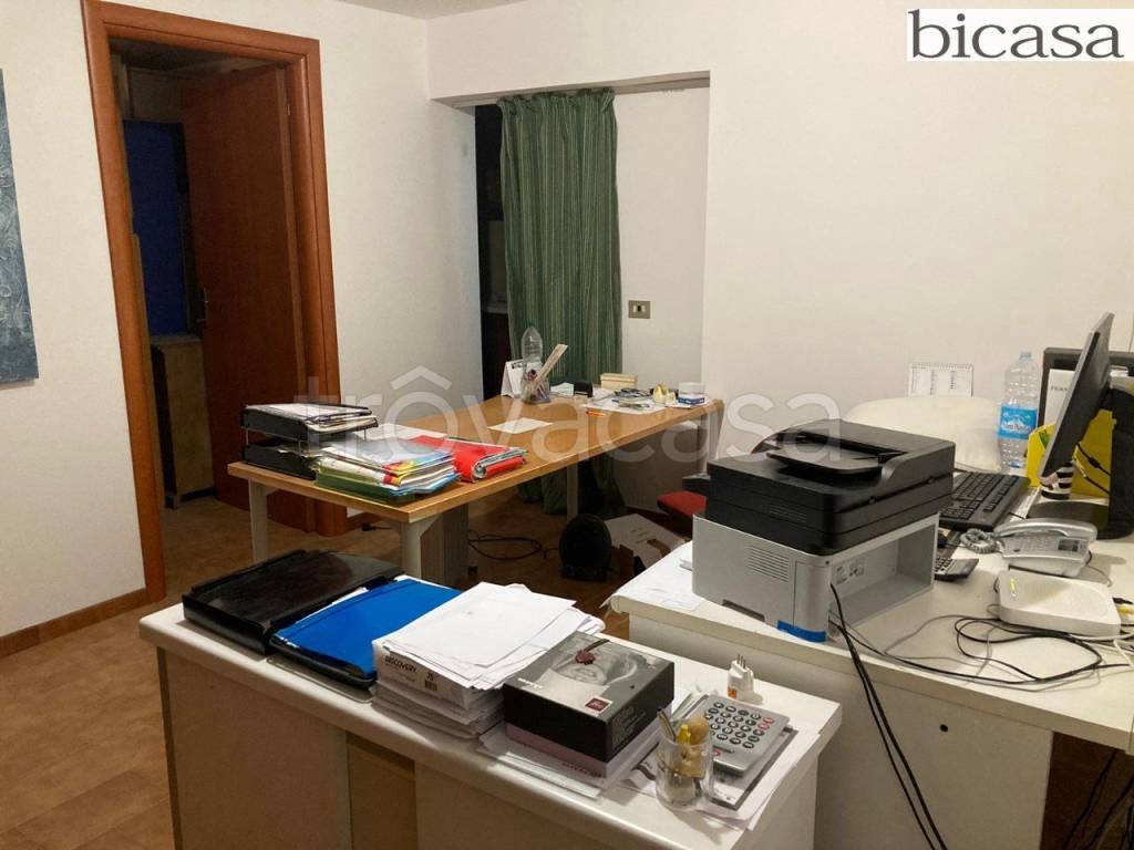 locale commerciale in vendita a Pesaro in zona Vismara