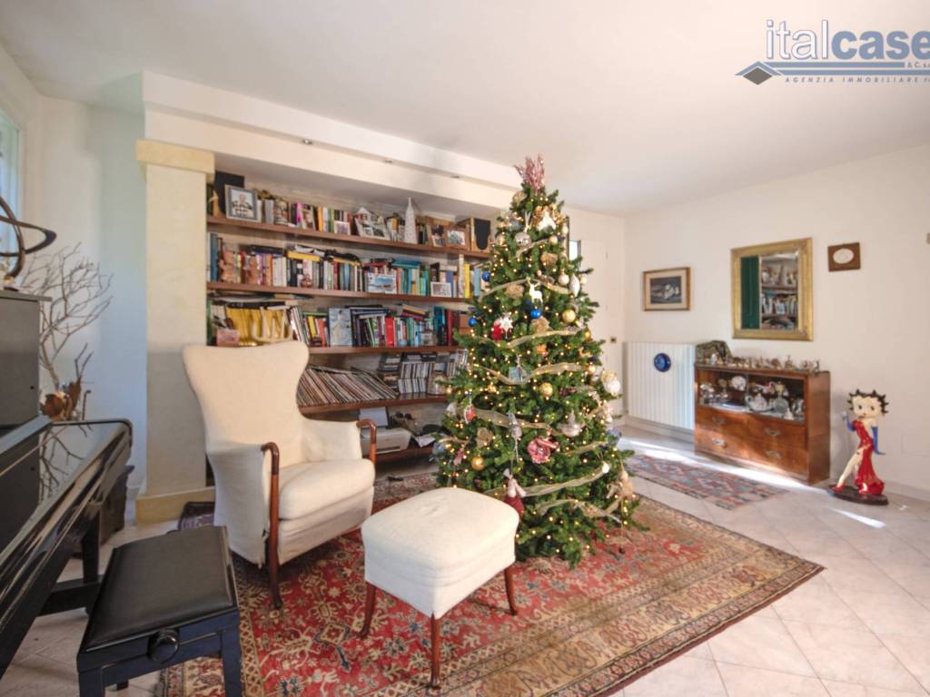 casa indipendente in vendita a Pesaro in zona San Bartolo