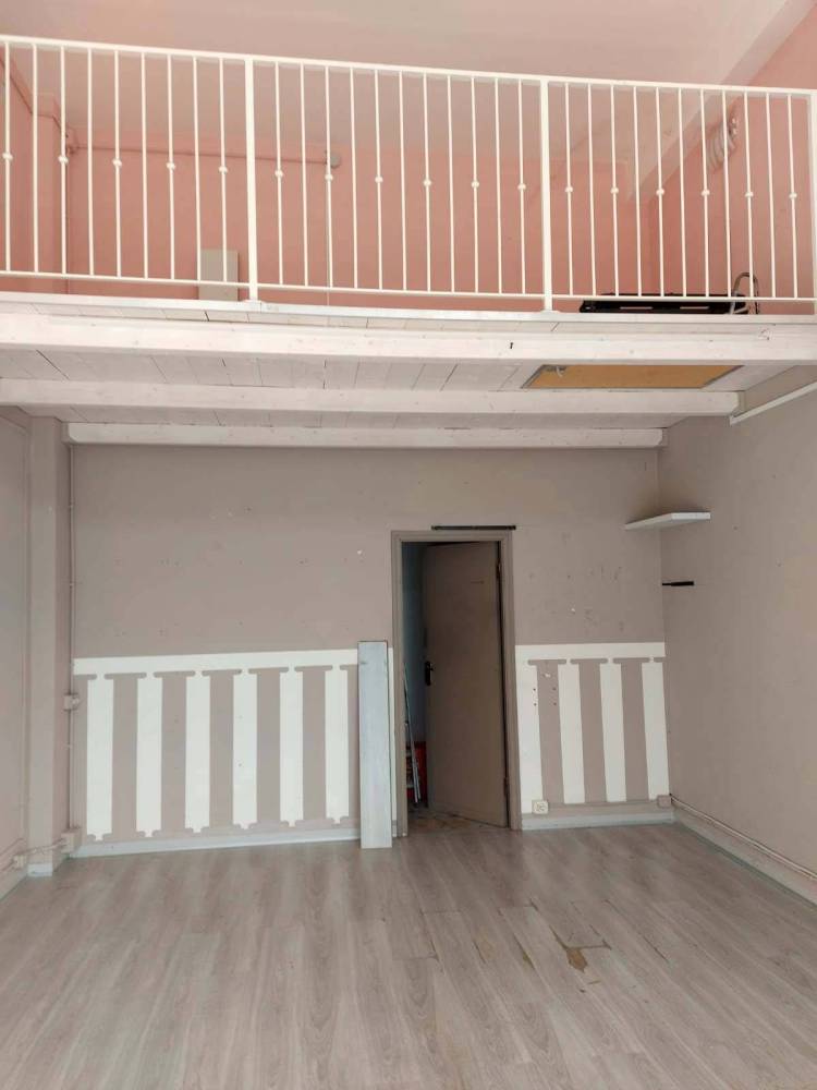 locale commerciale in vendita a Pesaro