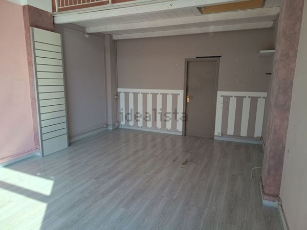 negozio in vendita a Pesaro in zona Novilara