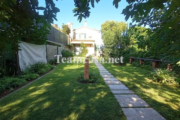 casa indipendente in vendita a Pesaro in zona Candelara