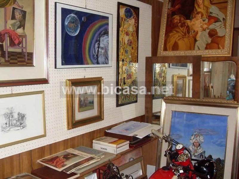 negozio in vendita a Pesaro in zona Centro Città