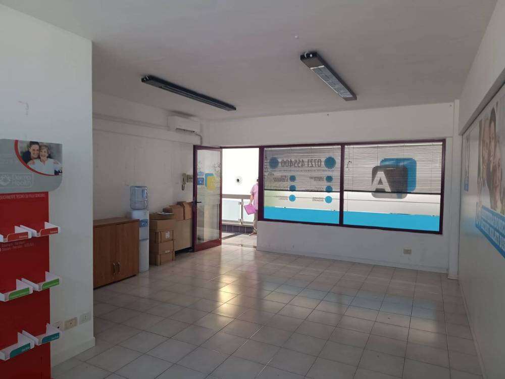 ufficio in vendita a Pesaro in zona Pantano