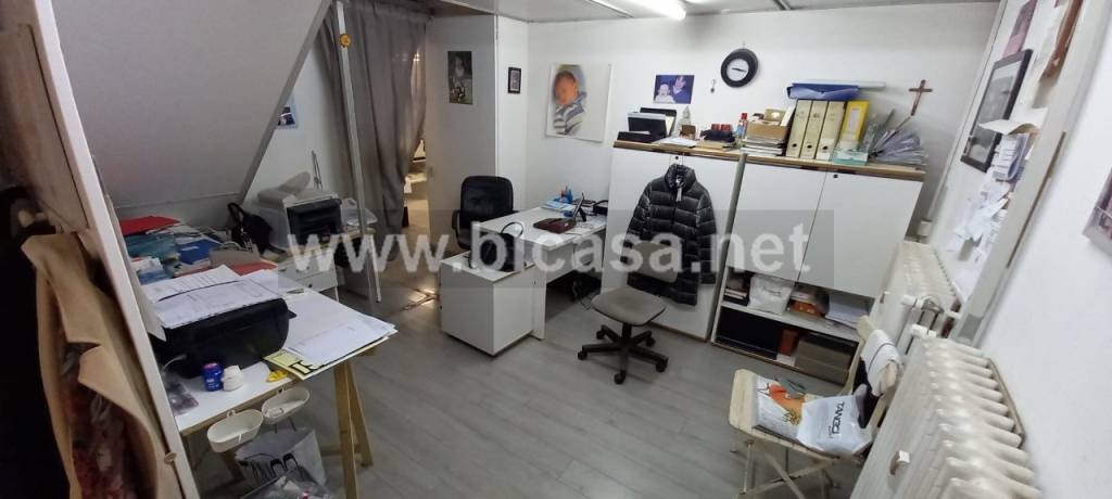 negozio in vendita a Pesaro in zona Montegranaro