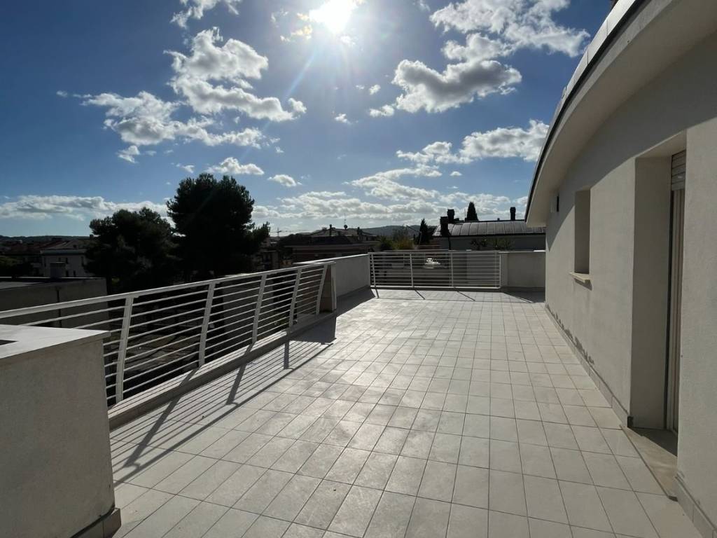 appartamento in vendita a Pesaro in zona Soria